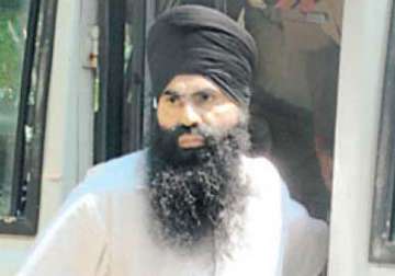 delhi govt refers decision on bhullar to home ministry