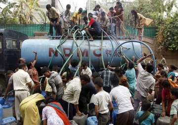 delhi to take foreign specialists help to solve water paucity