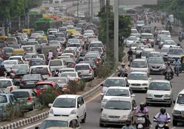 delhi traffic department asks commuters to use metro ahead of i day
