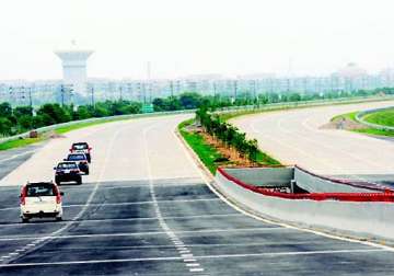 delhi agra yamuna expressway opened
