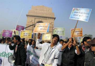 delhi high court asks police why prohibitory orders imposed at india gate