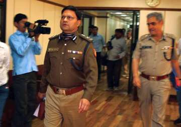 delhi police to act against cops who used excess force says gupta