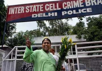 delhi police trying to save govt congress claims hindustani