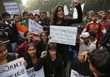 delhi gangrape protest at jantar mantar india gate locked out