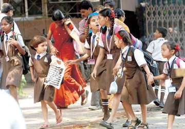 delhi primary schools to hire guards for girls security