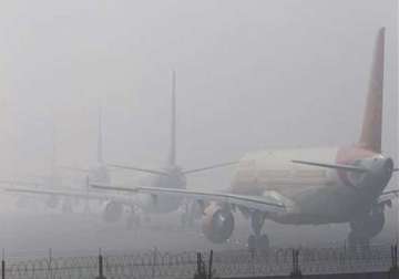 dense fog hits flight operations at delhi airport