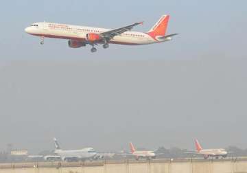 dense fog engulfs delhi aiport 50 flights delayed