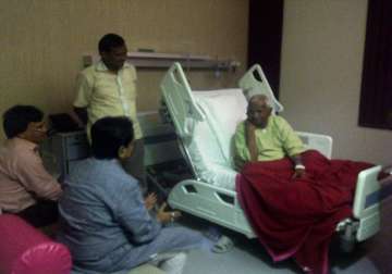deshmukh meets hazare inquires about his health