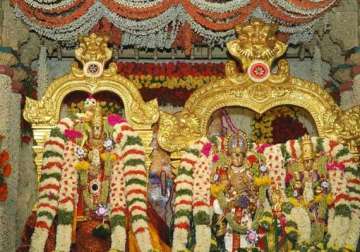 devotees throng meenakshi temple for celestial wedding