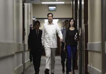 doctors defend decision to shift girl to singapore