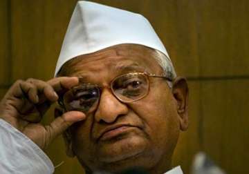 don t vote for parties opposing jan lokpal says hazare