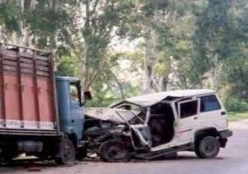 eight killed in truck jeep collision