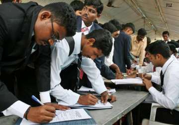 employment rises 34 pc to 12.7 cr in 8 years to 2013