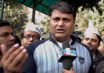 expelled aap mla vinod binny withdraws support to kejriwal govt
