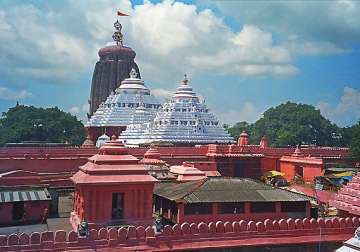 experts examine lime plaster at jagannath temple