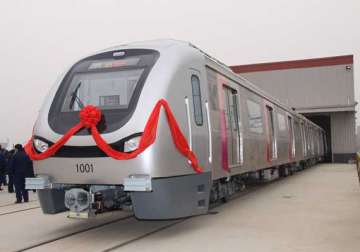 mumbai metro rolls out over 1 lakh commuters take maiden ride