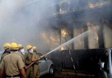 fire breaks out in old delhi market no casualty