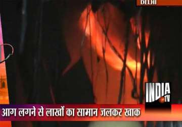 fire guts shops in delhi chandni chowk