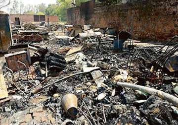 fire in vasant kunj slum cluster 500 jhuggis gutted