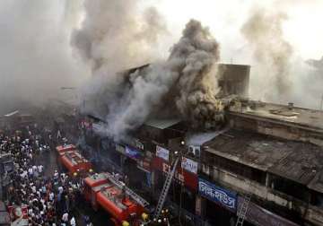 fire in building leaves three dead one injured in kolkata