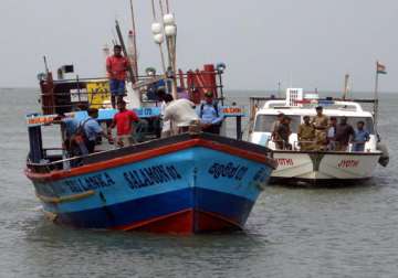 five sri lankan fishermen held in indian waters