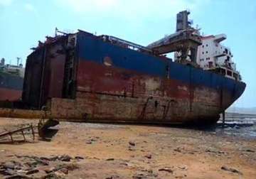 five dead in fire at ship breaking yard in gujarat