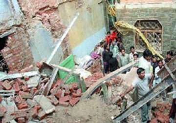 five dead in house collapse during rains in up