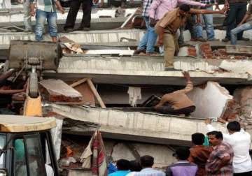 five injured in concrete slab collapse nearby thane