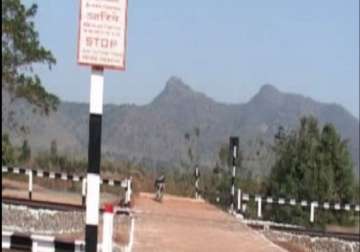 five killed as train hit four wheeler in odisha