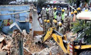 five killed in bangalore building collapse