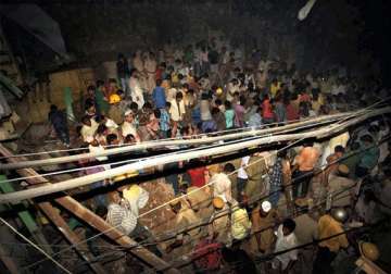 five storeyed 100 year old building collapses in delhi s chandni chowk