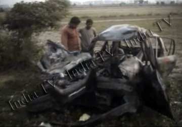 five delhi residents burnt alive after car hits trolley near faridabad