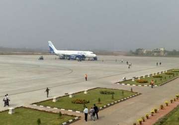 flight makes emergency landing in bhubaneswar