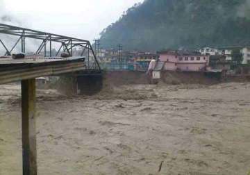 flood threat to kanpur ganga flowing close to danger mark