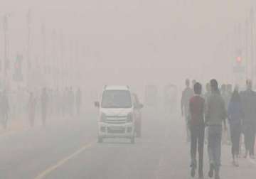 fog back in delhi traffic hit