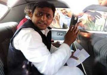 following aap footsteps up cm akhilesh reduces cars in his convoy