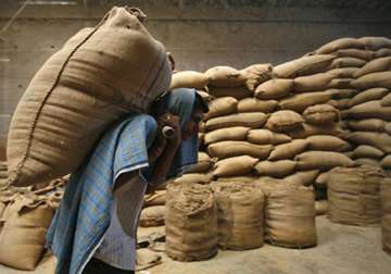 foodgrain allocation for maharashtra to increase to 45 lakh tonnes