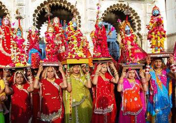 foreign tourists entranced as gangaur festival gets under way in jaipur