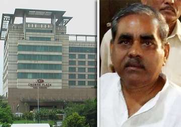 former bjp mla from up shot at robbed in front of gurgaon hotel