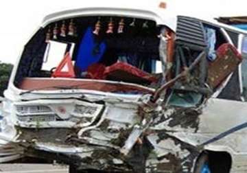 four killed 10 injured in bus accident in bengal