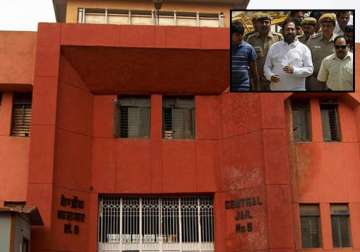 four tihar jail officials suspended for bending rules for kalmadi