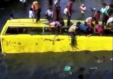 fourteen school children die as bus falls into canal in ap