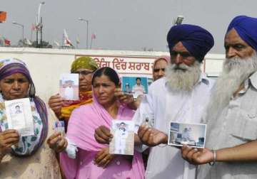 free phone calls for families of punjabis stranded in iraq