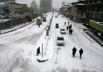 jammu srinagar highway closed after snowfall landslides