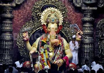 ganesha fever 7 kilo gold necklace to adorn lalbaugcha raja