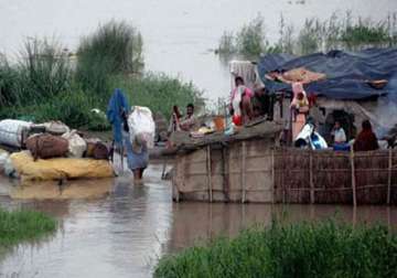 ganga in spate 15 villages inundated in maldah