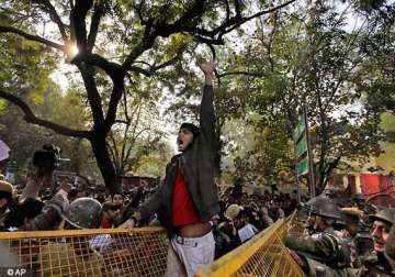 gangrape thousands continue to protest at jantar mantar