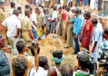 girl falls in borewell in karnataka rescue operations on