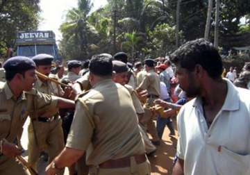 goa police canecharge protesters over mining issues