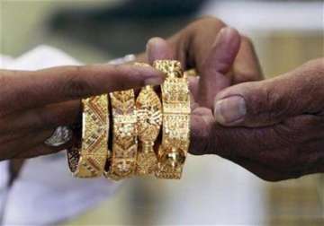 gold jewellery worth rs two crore looted